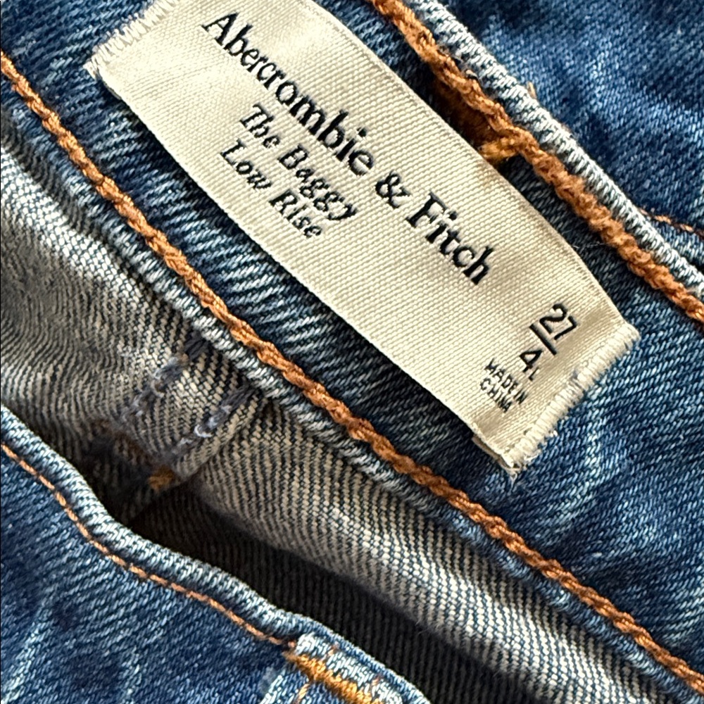 Abercrombie & Fitch The Baggy Low Rise Jeans - Picture 4 of 4